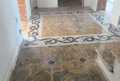 Casă cu Teren 420 Mp în Central
