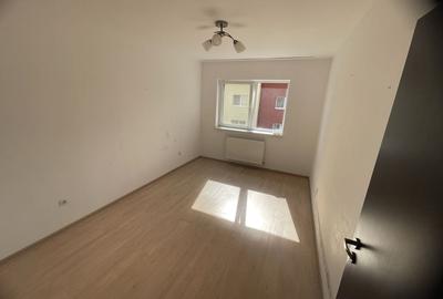 Apartament cu 2 camere decomandat în Sânpetru