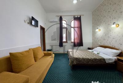 Casă cu 10 camere cu Teren 597 Mp în Central - 3