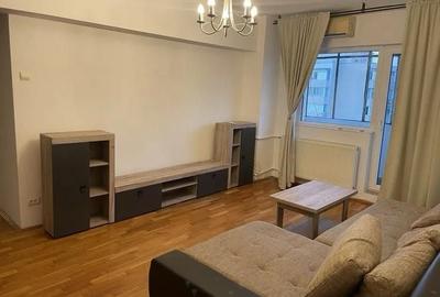 Apartament cu 3 camere semidecomandat, mobilat în Timpuri Noi