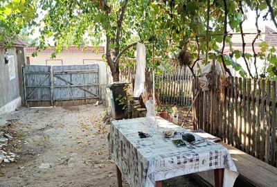 Casă individuală cu 4 camere cu Teren 1000 Mp în Săliștea