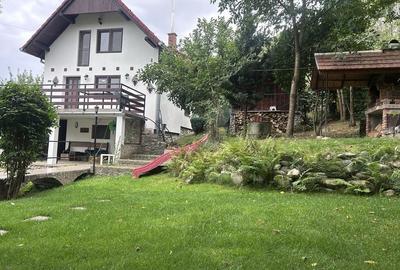 Casă cu 3 camere decomandat în Central