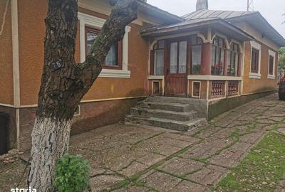 Casă cu 4 camere cu Teren 100 Mp în Băbăița