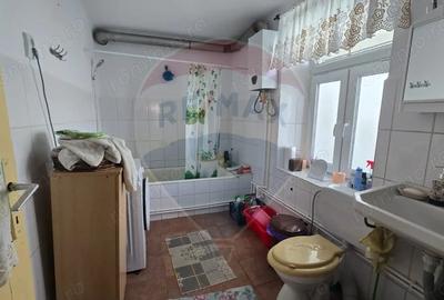 Casă cu 3 camere cu Teren 847 Mp în Central