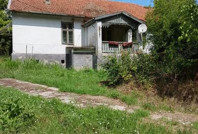 Casă cu Teren 1900 Mp în Central