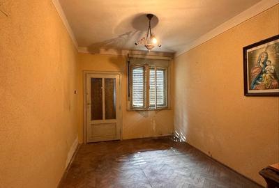 Casă cu 3 camere cu Teren 230 Mp în Central