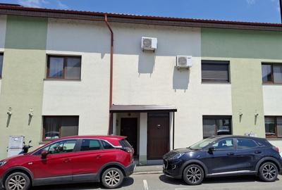 Casă cu 5 camere cu Canalizare în Central - 1
