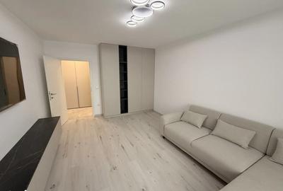 Apartament cu 3 camere decomandat în Tractorul - 3