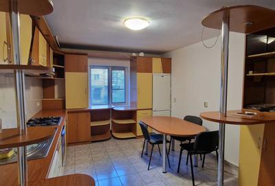 Apartament cu 3 camere decomandat în Zorilor