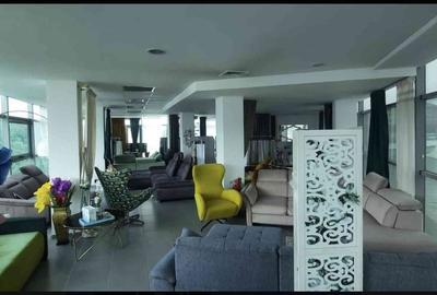 Spațiu comercial, de 500 mp, în Ultracentral
