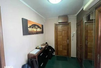 Apartament cu 3 camere decomandat în Păcii