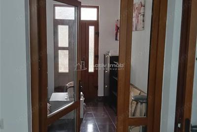 Casă cu 4 camere cu Teren 400 Mp în Central - 2