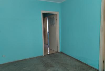 Apartament cu 3 camere semidecomandat în Central - 3