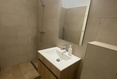 Apartament cu 2 camere decomandat în Tractorul