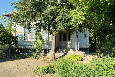 Casă cu 3 camere cu Teren 2200 Mp în Central