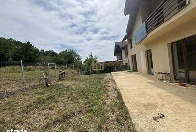 Casă cu 4 camere cu Teren 600 Mp în Central