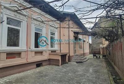 Casă individuală cu 3 camere cu Canalizare în Central - 1