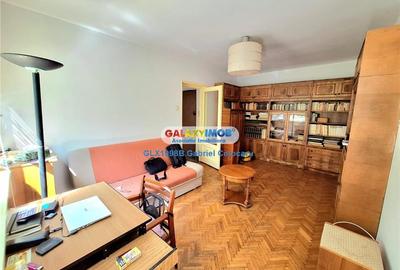 Apartament cu 3 camere semidecomandat în Baba Novac