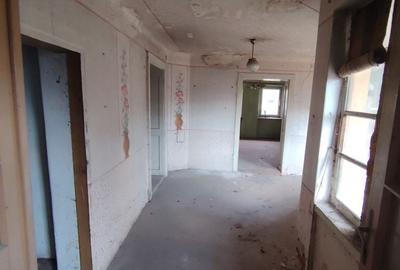 Casă cu 4 camere cu Teren 1554 Mp în Central - 2