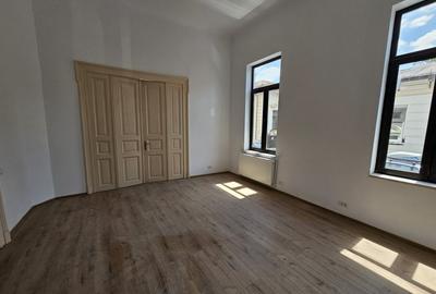 Casă individuală cu 13 camere cu Teren 309 Mp în P-ța Victoriei - 5