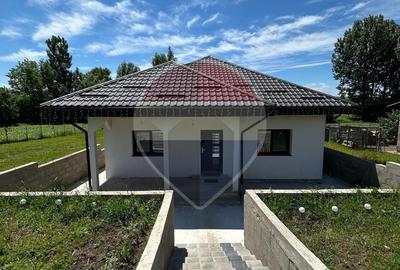 Casă cu 5 camere cu Teren 2325 Mp în Bosanci