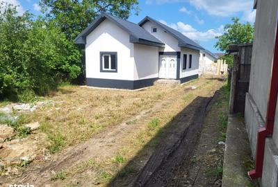 Casă cu 3 camere cu Teren 90 Mp în Lumina