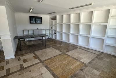 Spațiu comercial, de 600 mp, în Central