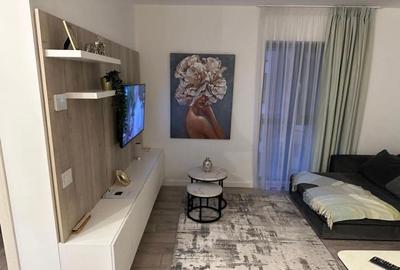 Apartament cu 3 camere semidecomandat, mobilat în 1 Mai - 1