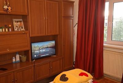 Apartament cu 3 camere decomandat în Rovine - 10