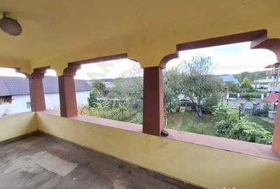 Casă cu 7 camere cu Teren 1470 Mp în Pietroșani - 1