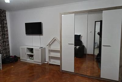 Apartament cu 3 camere decomandat în Nord