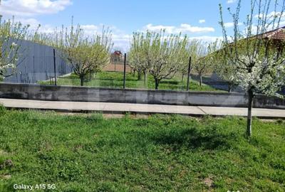 Casă cu 3 camere cu Teren 500 Mp în Lazuri