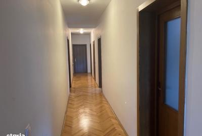 Casă cu 4 camere decomandat în Orlat - 2