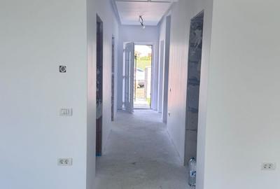 Duplex cu 5 camere cu Canalizare în Moșnița Nouă - 4