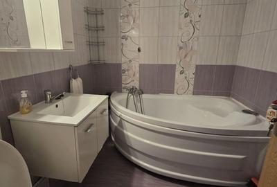Apartament cu 2 camere decomandat în Runcu