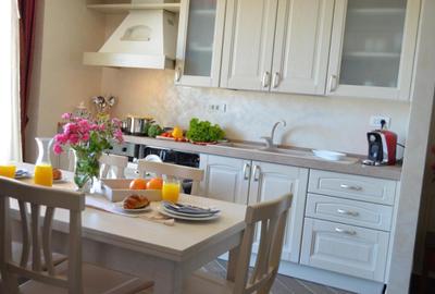 Apartament cu 3 camere semidecomandat, mobilat în Central - 3