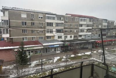 Apartament cu 3 camere semidecomandat în Central - 1