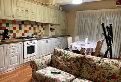 Apartament cu 3 camere semidecomandat, mobilat în Craiovița Nouă