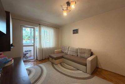 Apartament cu 3 camere decomandat, mobilat în Cetate