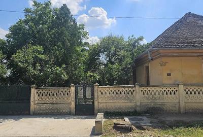 Casă cu 6 camere cu Teren 914 Mp în Poiana Mare