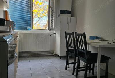 Apartament cu 3 camere semidecomandat în Medicină