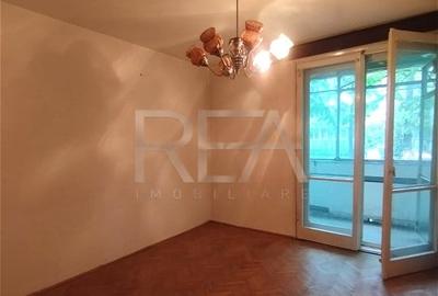 Apartament cu 3 camere semidecomandat în Titan