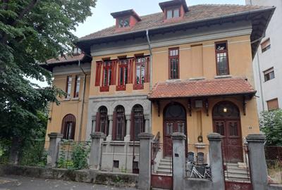 Apartament cu 9 camere circular în Cotroceni
