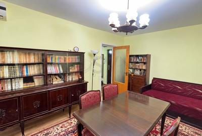 Apartament cu 3 camere decomandat, mobilat în Titan