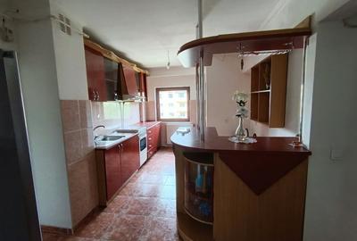 Apartament cu 3 camere decomandat, mobilat în Republicii