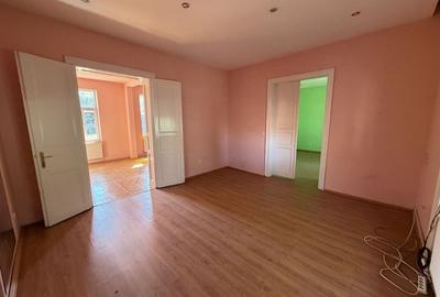 Casă cu 4 camere în Bogdăneștilor
