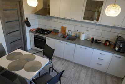 Casă cu 4 camere în Săbăreni