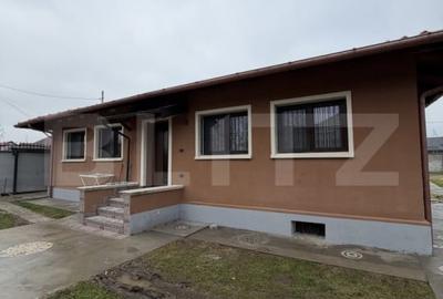 Casă individuală cu 3 camere cu Canalizare în Exterior Est