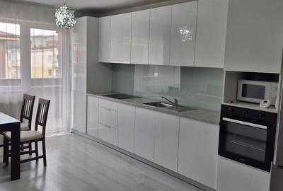 Apartament cu 3 camere semidecomandat în Florești - 2