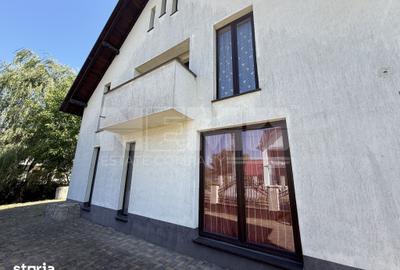 Casă cu 6 camere decomandat cu Teren 500 Mp în Central